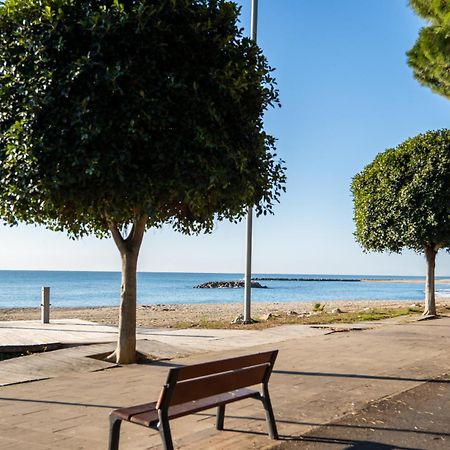 Mediterranean Way - Relax กัมบริลส์ ภายนอก รูปภาพ